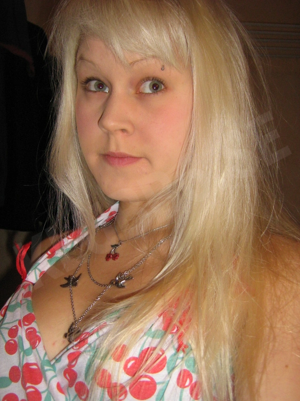 ugblondin3888290