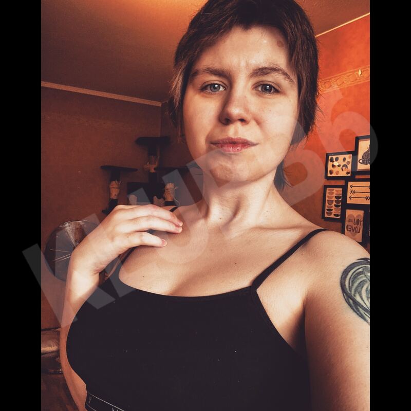 SweWoman6025945