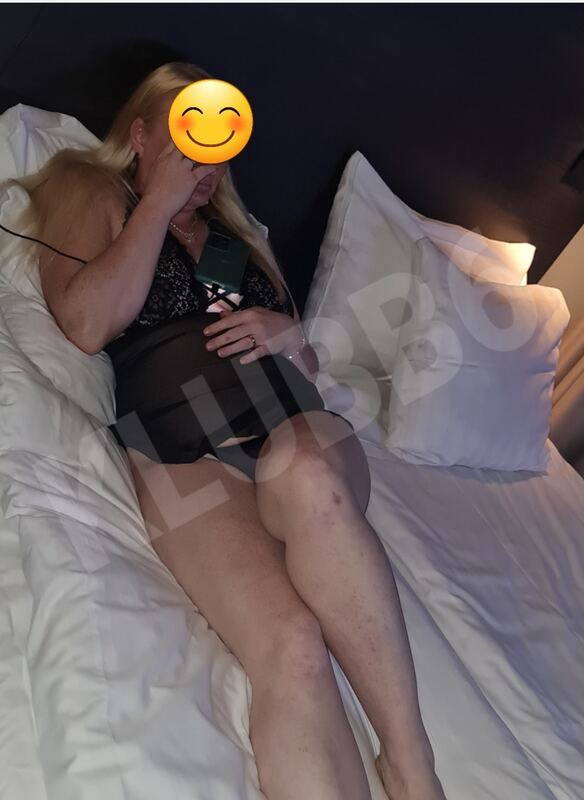 CaroKrissBi4315492