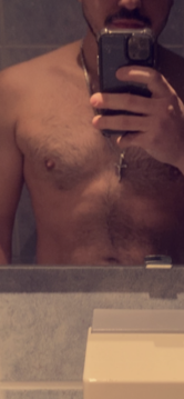 Hornyelias1